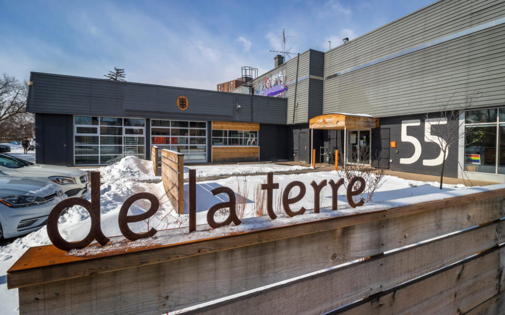 Exterior of de la terre Bakery & Cafe in Downtown St Catharines